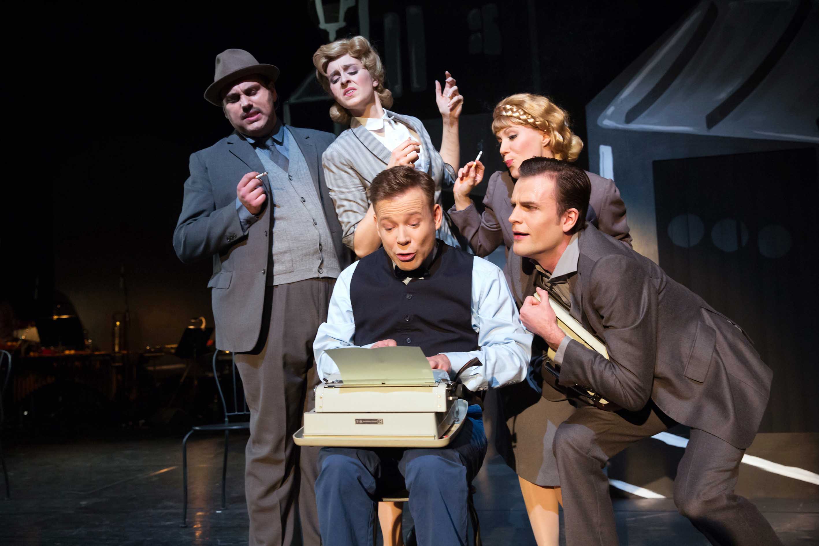 Ein Mann geht durch die Wand