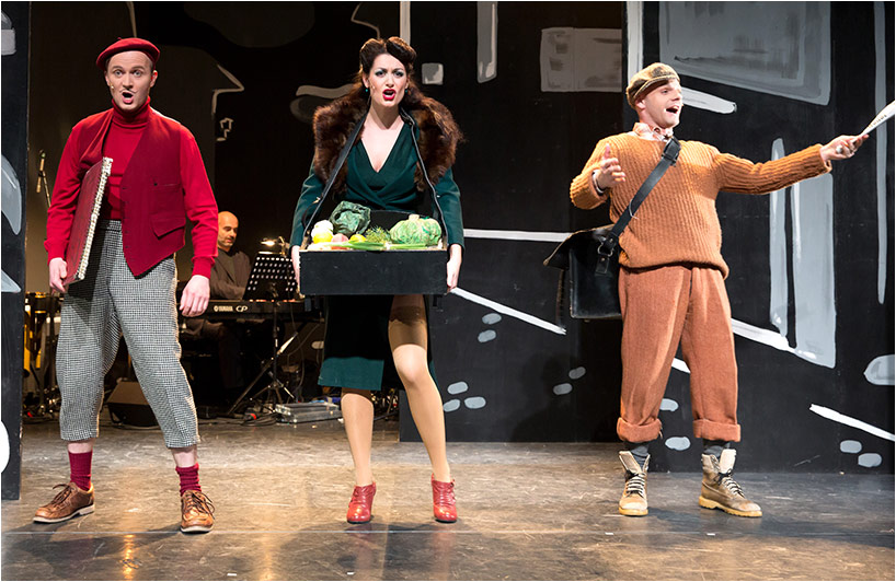 Ein Mann geht durch die Wand