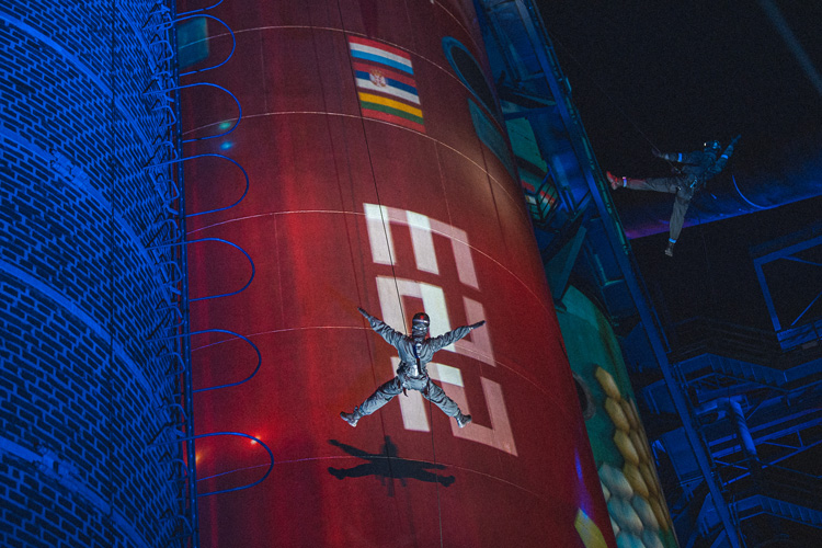 esch2022_aerial-act-performance_by_paul-gaertner_for_battleroyal